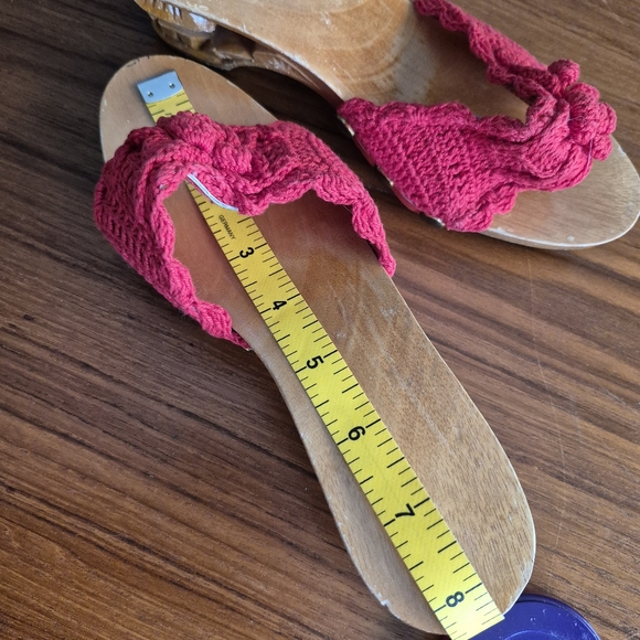 Vintage 60s Red Tiki Carved Heel Sandals 5 - Picture 8 of 10